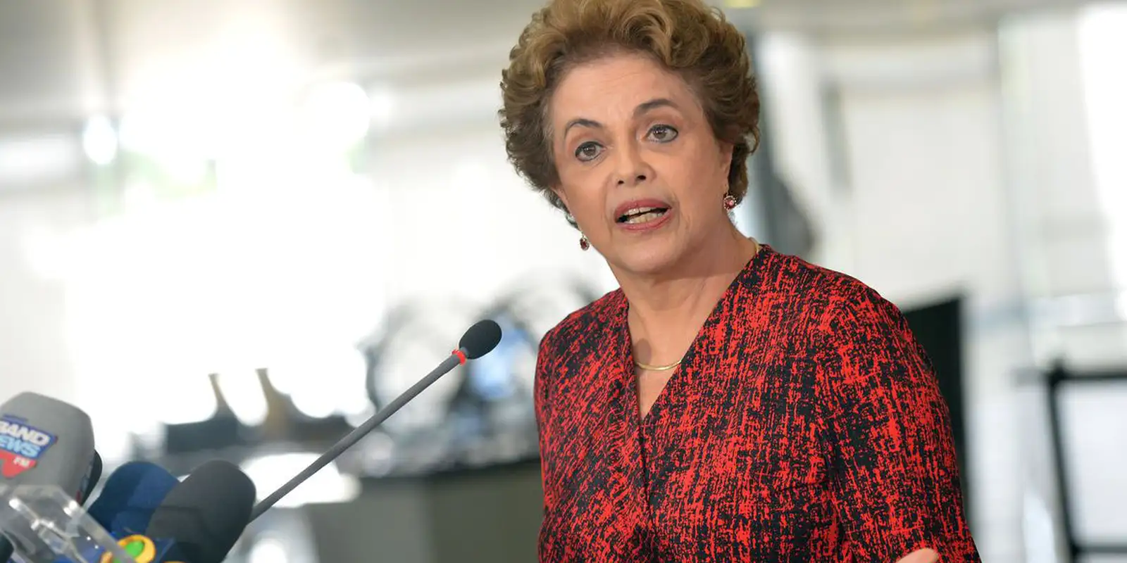 Dilma recebe alta do hospital e retoma presidência do banco do Brics